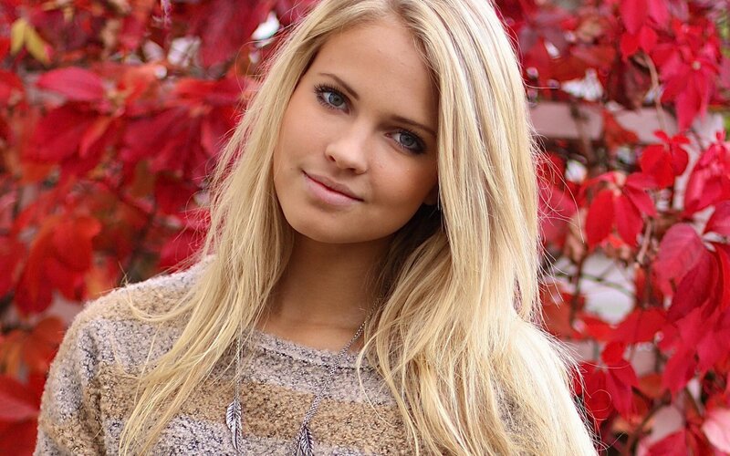woman with blonde hair in autumn