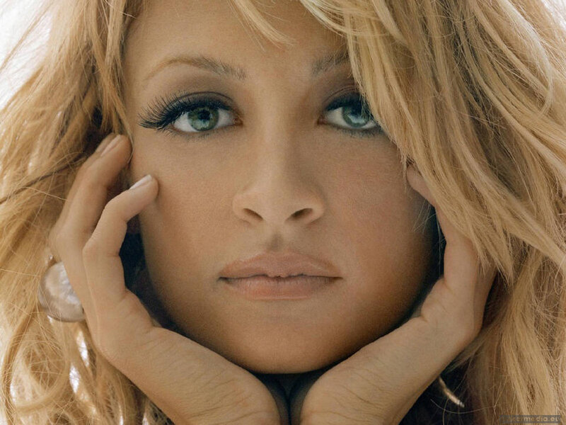 Woman with Blonde Hair — Intense, Photograph, Hands