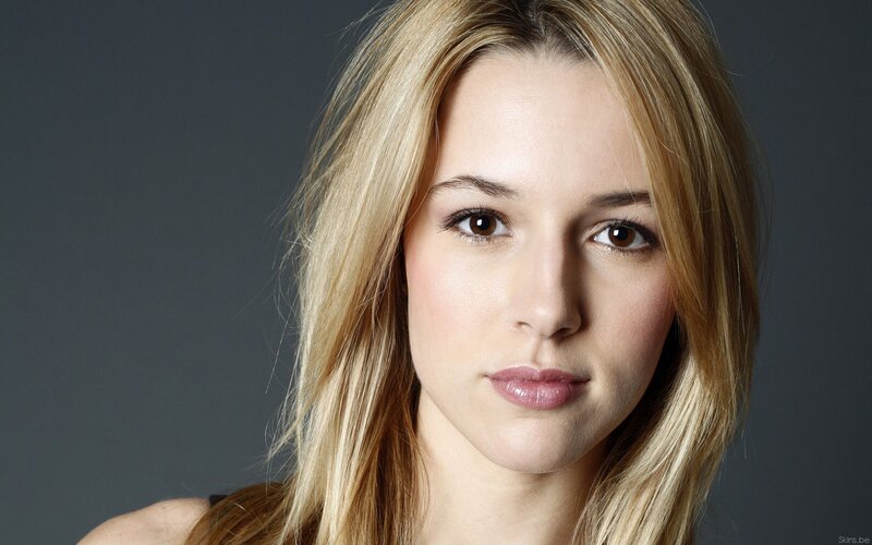 Woman with Blonde Hair — Neutral, Photograph, Blonde Hair, Brown Eyes, Studio Lighting