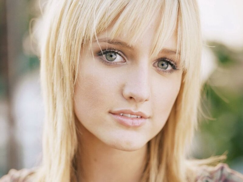 Woman with Blonde Hair — Neutral, Photograph, Blonde Hair, Green Eyes, Green
