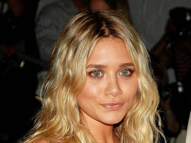 Woman with Blonde Hair — Neutral, Photograph, Blonde Hair, Green Eyes, Makeup, Brown, Pink
