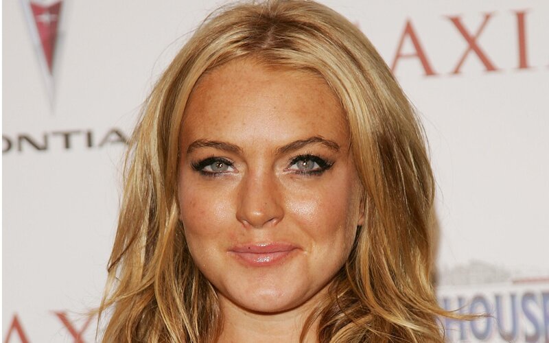 Woman with Blonde Hair — Neutral, Photograph, Blonde Hair, Makeup, Background