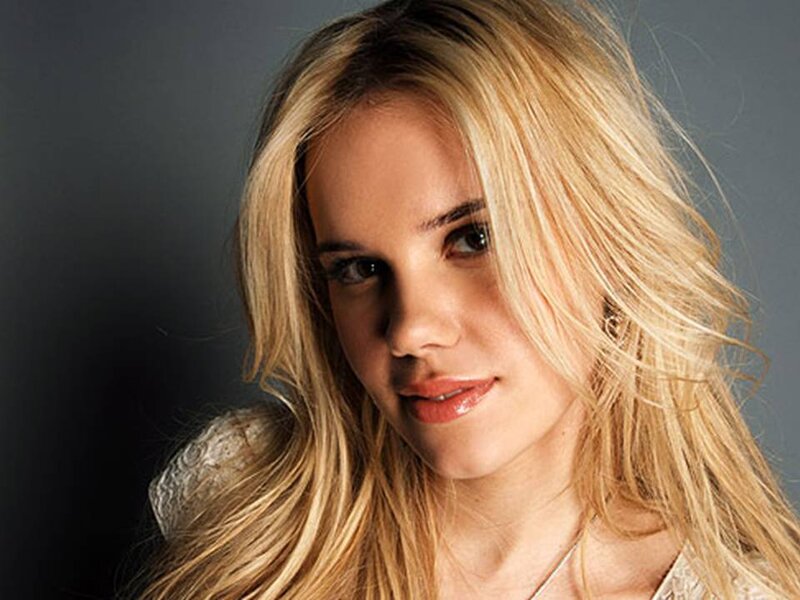 Woman with Blonde Hair — Neutral, Photograph, Blonde Hair, Necklace