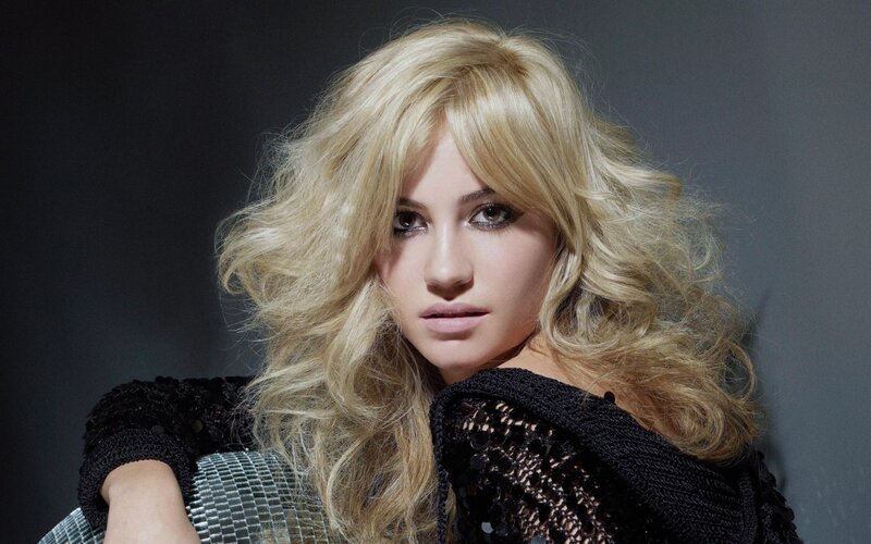 woman with blonde hair portrait