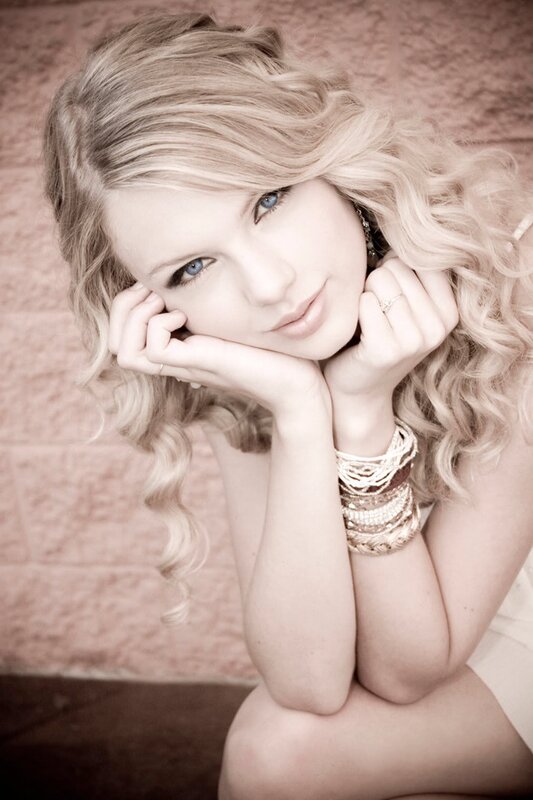 woman with blonde hair posing