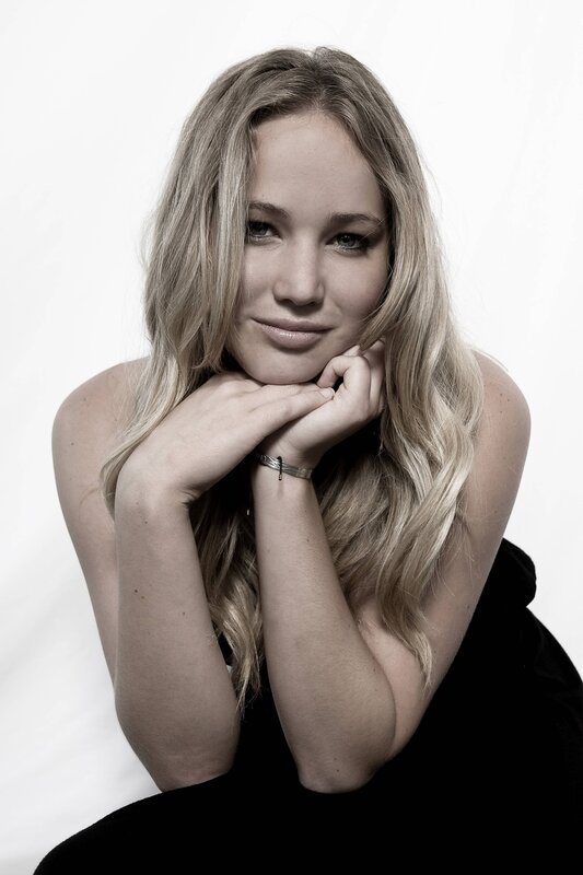 woman with blonde hair posing