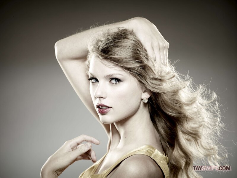 woman with blonde hair posing