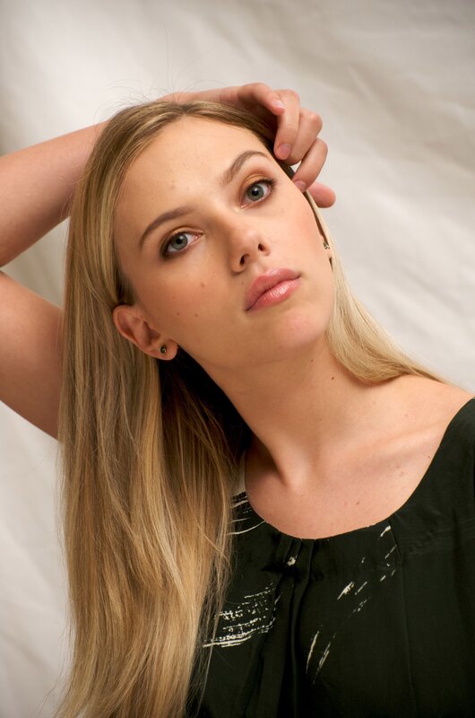 woman with blonde hair posing