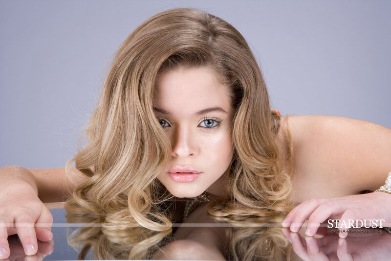 woman with blonde hair posing