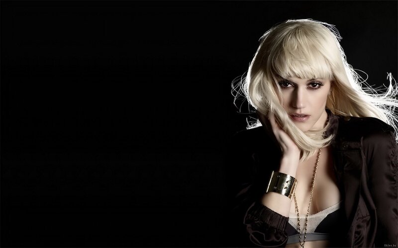 woman with blonde hair posing