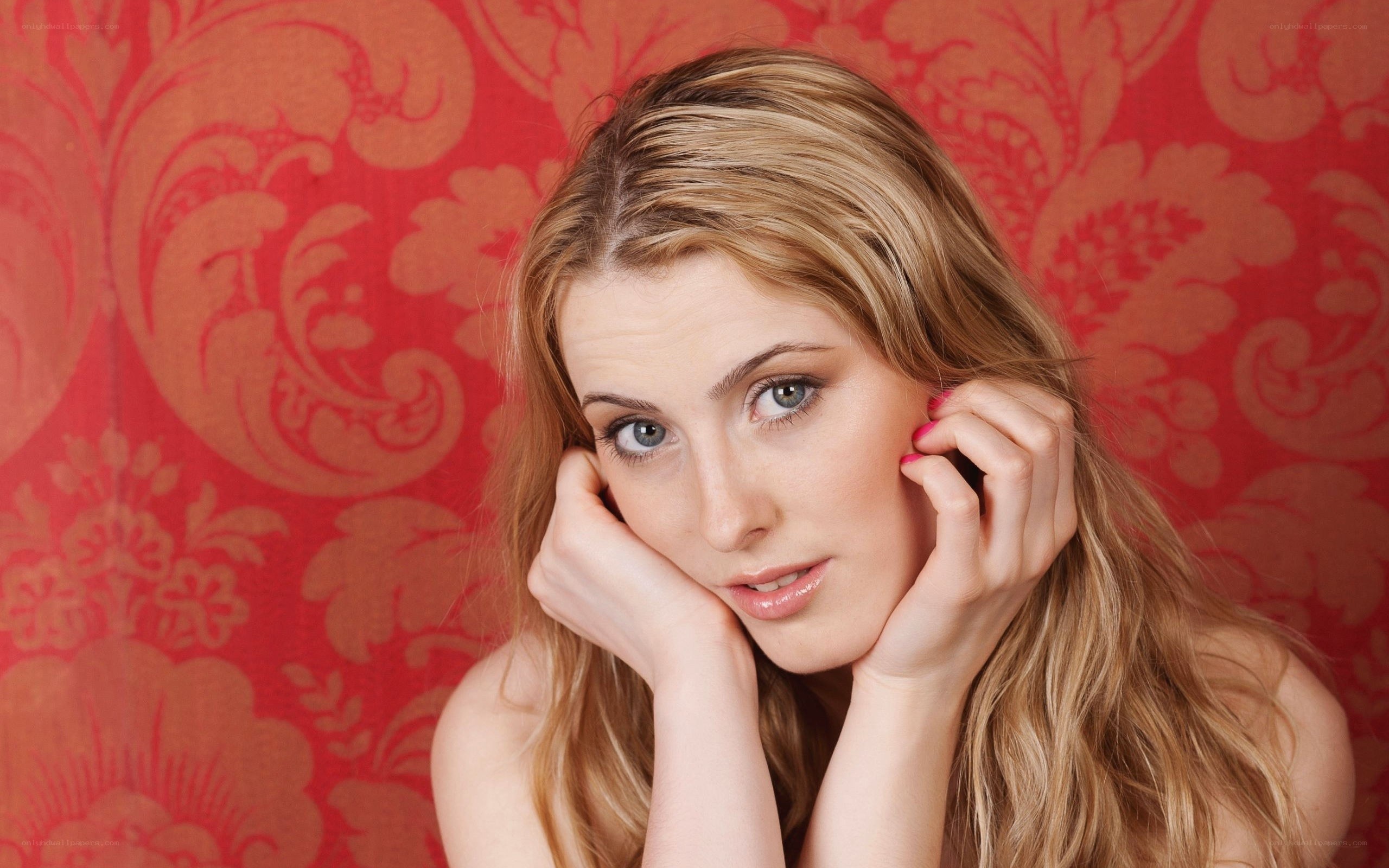 woman with blonde hair posing