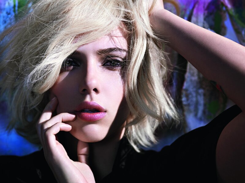 woman with blonde hair posing