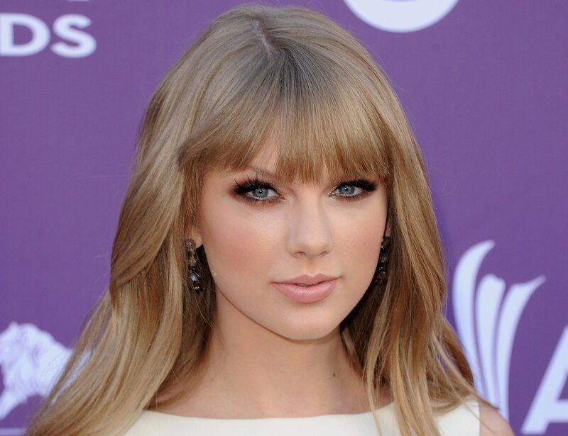 Woman with Blonde Hair — Purple, Formal