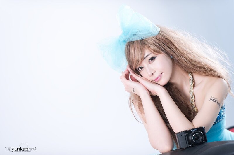 woman with blue bow and camera