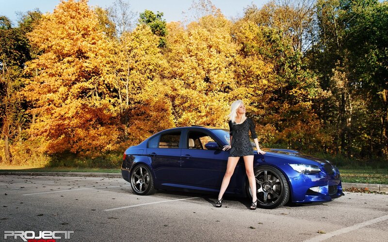 woman with blue car in autumn