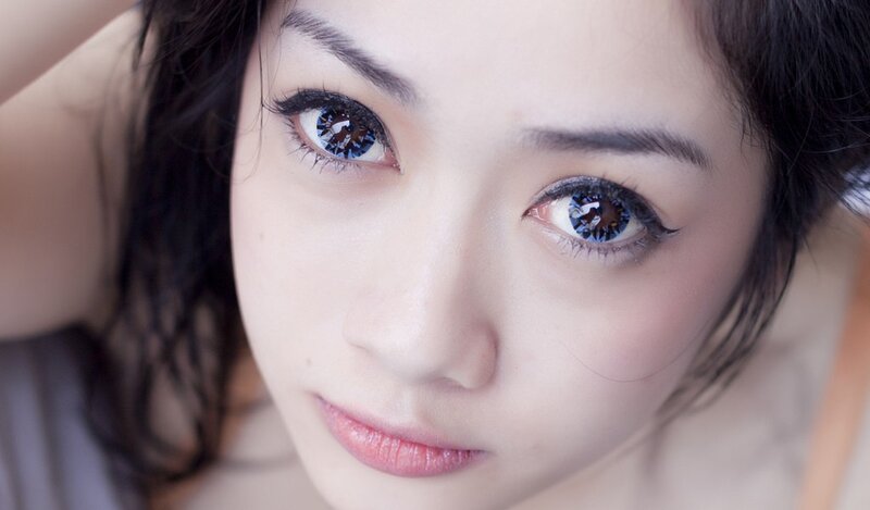 woman with blue contact lenses