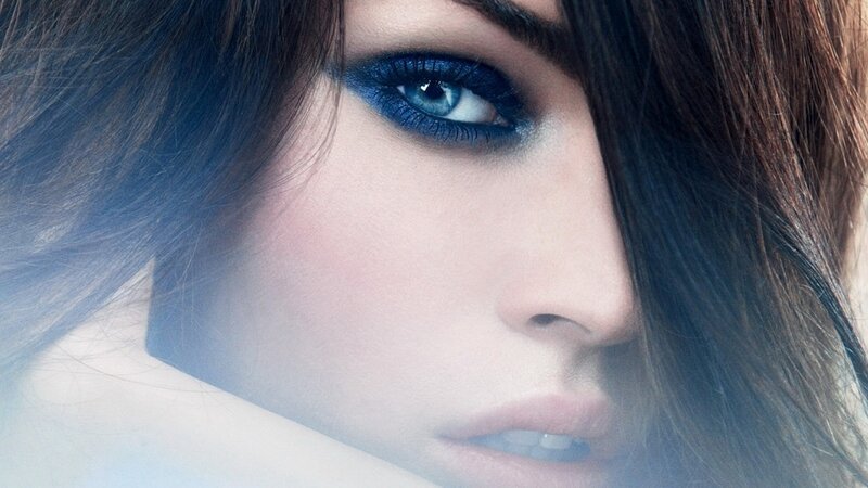 woman with blue eye makeup
