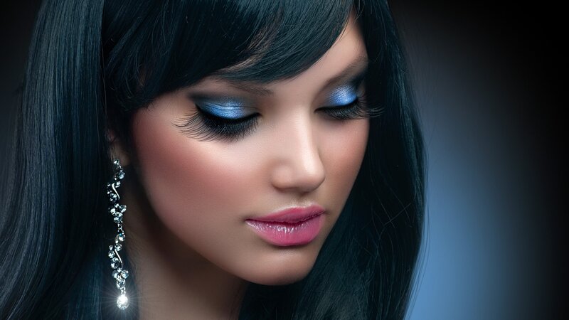 woman with blue eye makeup
