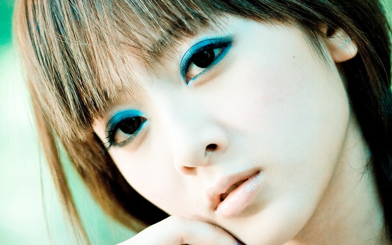 woman with blue eye makeup