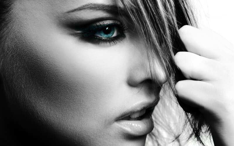 woman with blue eye makeup