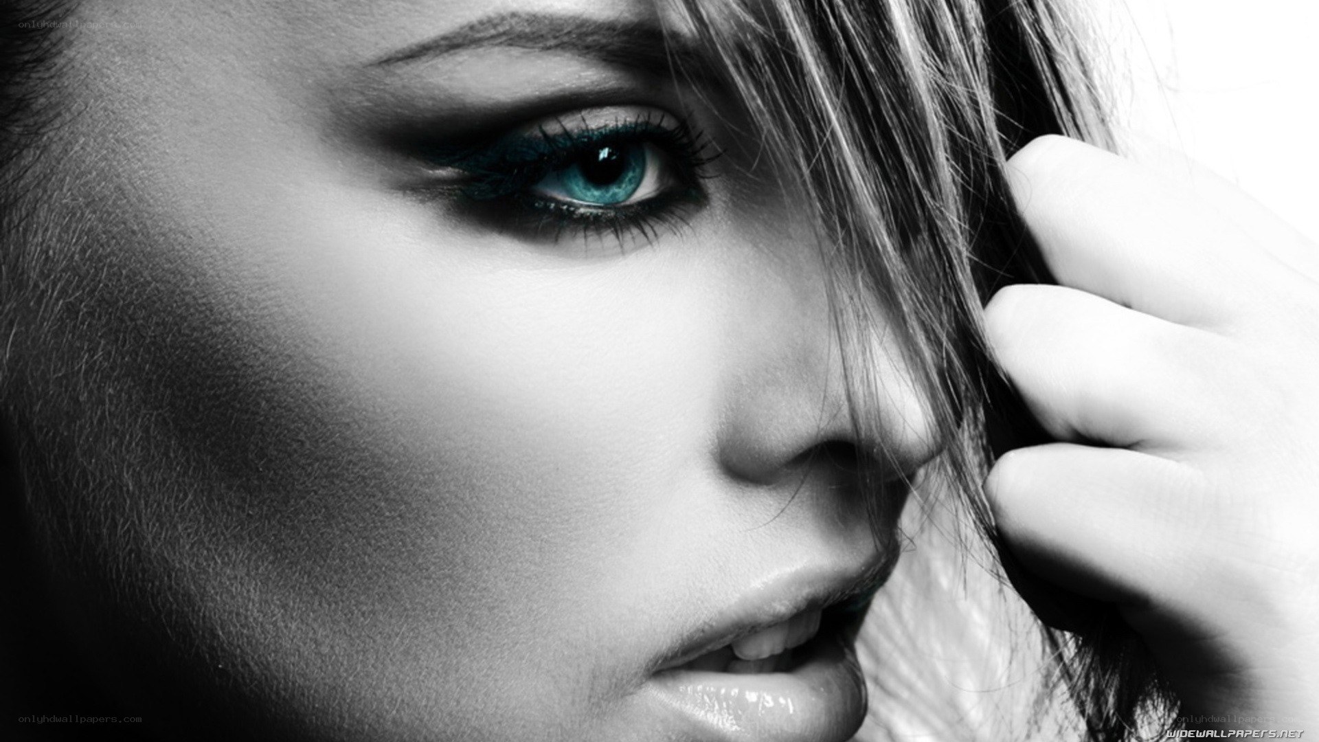 woman with blue eye