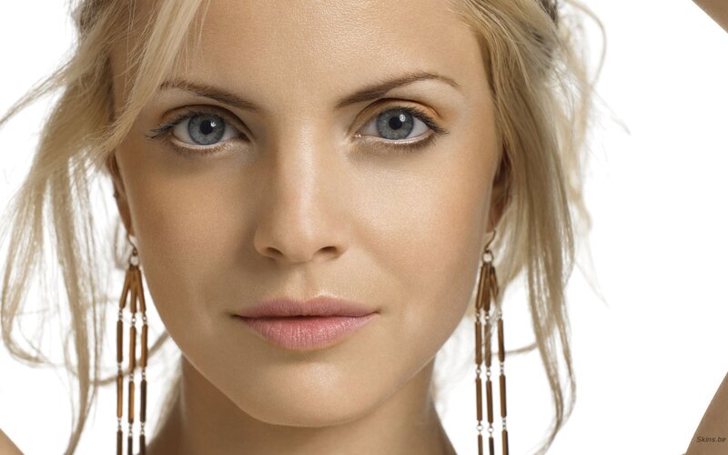 woman with blue eyes