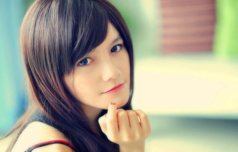 woman with blue eyes