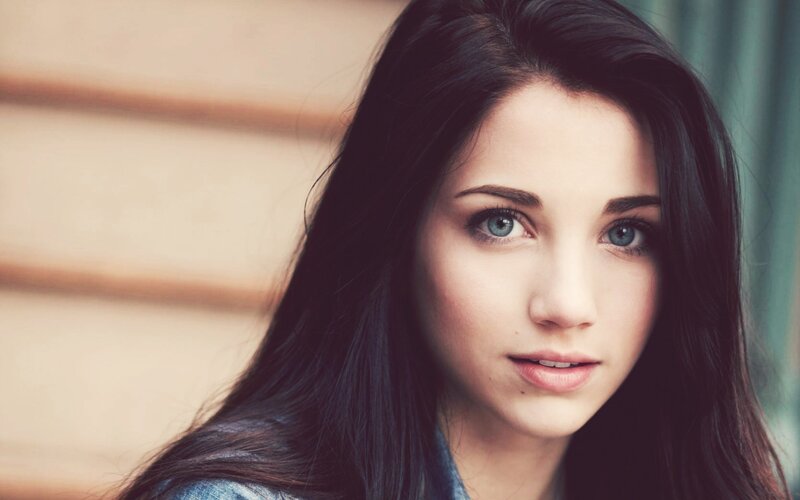woman with blue eyes