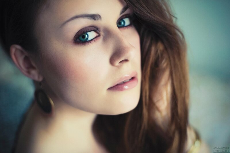 woman with blue eyes