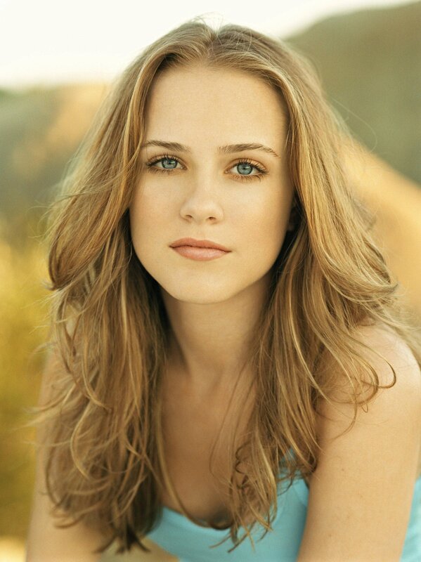 woman with blue eyes and blonde hair