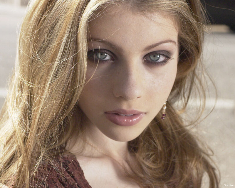 woman with blue eyes and blonde hair