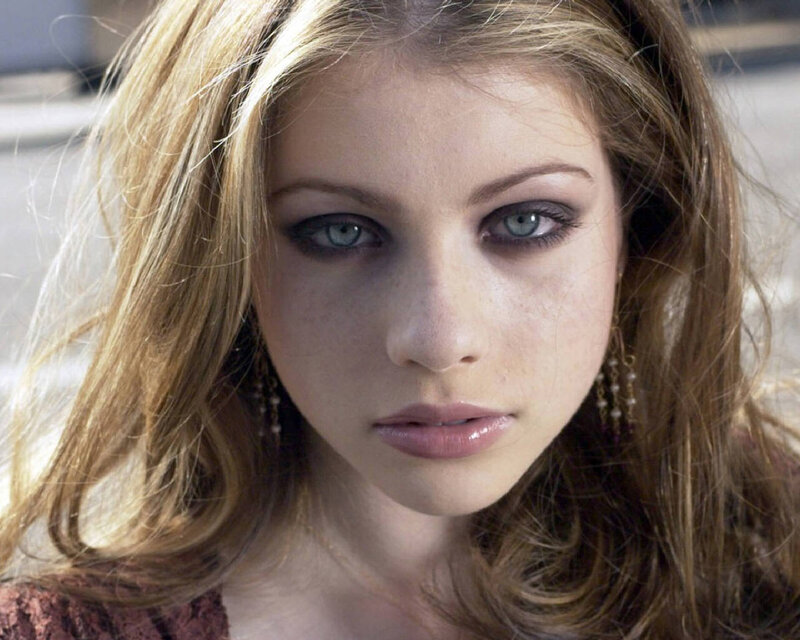 woman with blue eyes and blonde hair