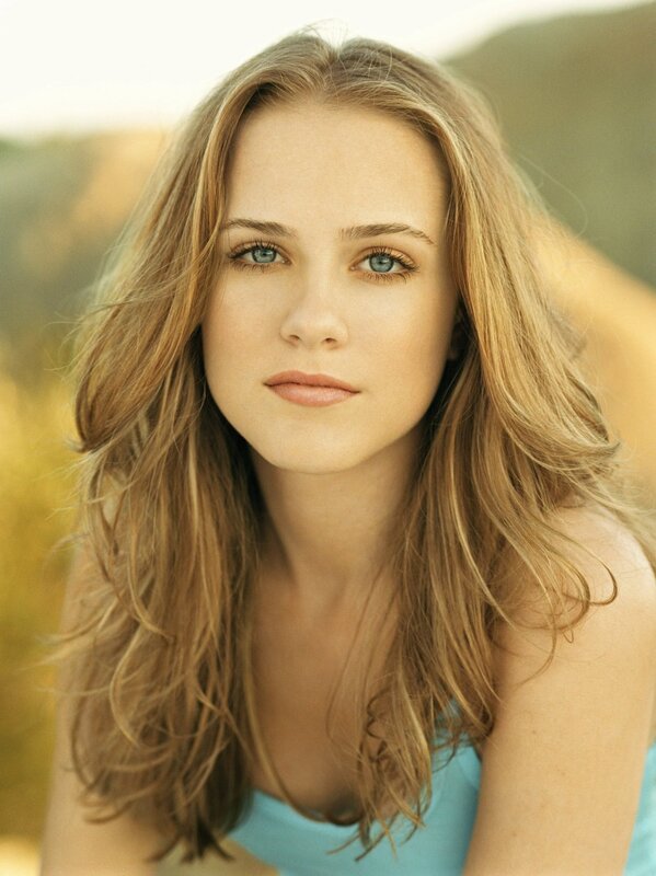 woman with blue eyes and blonde hair