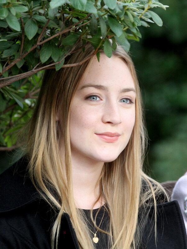 woman with blue eyes and blonde hair