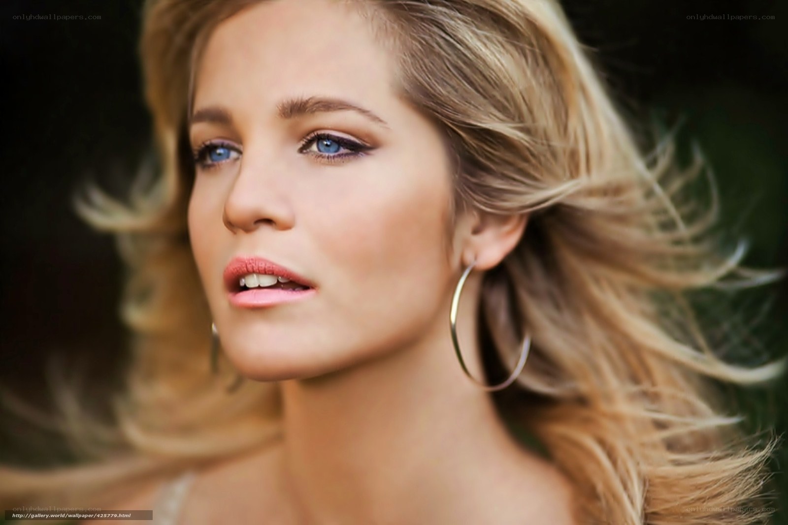 woman with blue eyes and blonde hair