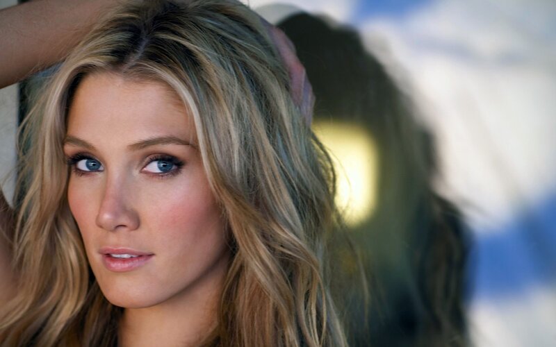 woman with blue eyes and blonde hair