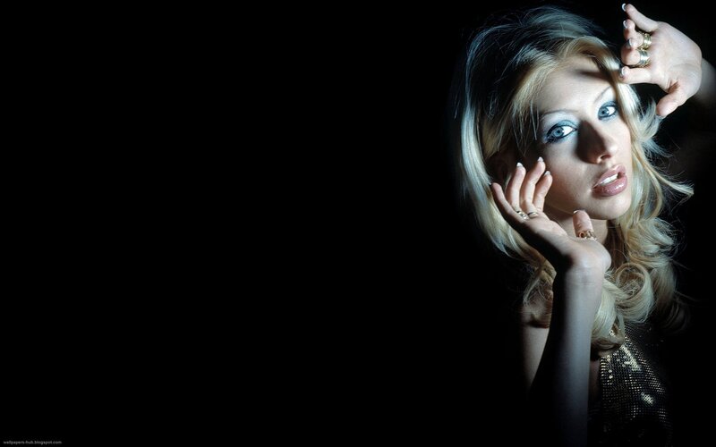 woman with blue eyes and blonde hair