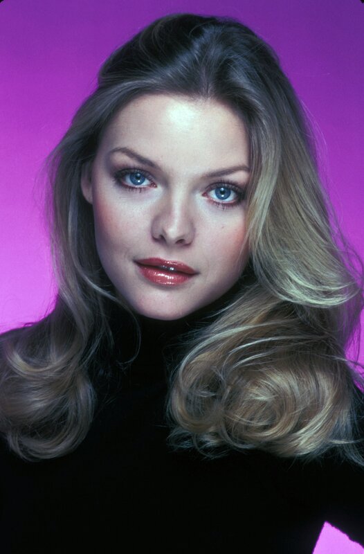 woman with blue eyes and blonde hair