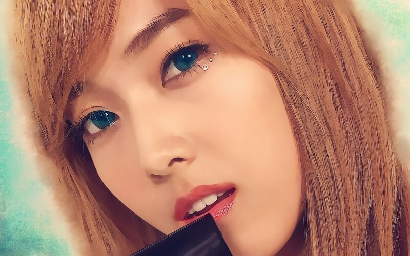 woman with blue eyes and blonde hair