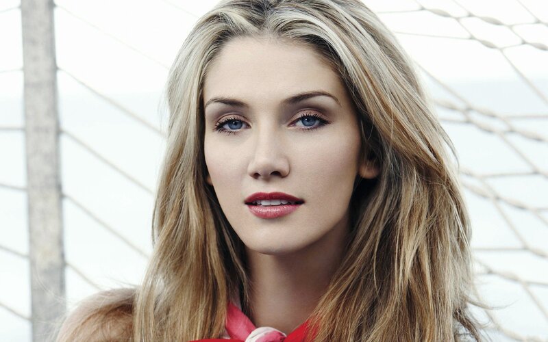 woman with blue eyes and blonde hair