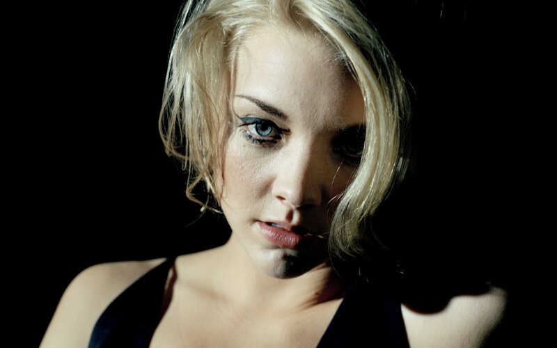 woman with blue eyes and blonde hair