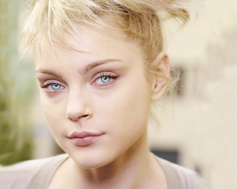 woman with blue eyes and blonde hair