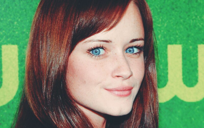 woman with blue eyes and brown hair