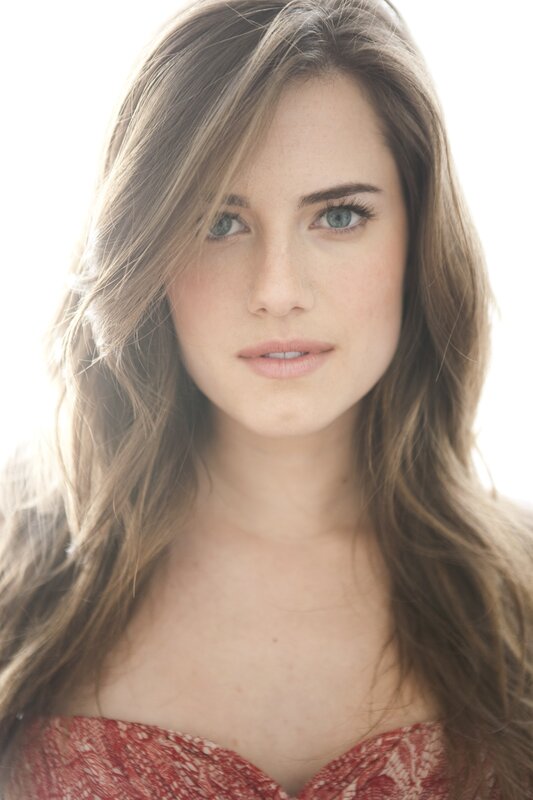 woman with blue eyes and brown hair