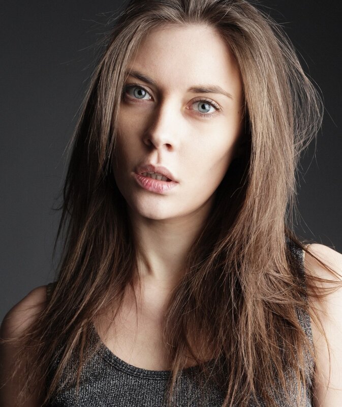 woman with blue eyes and brown hair