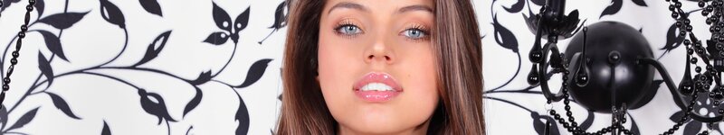 woman with blue eyes and brown hair