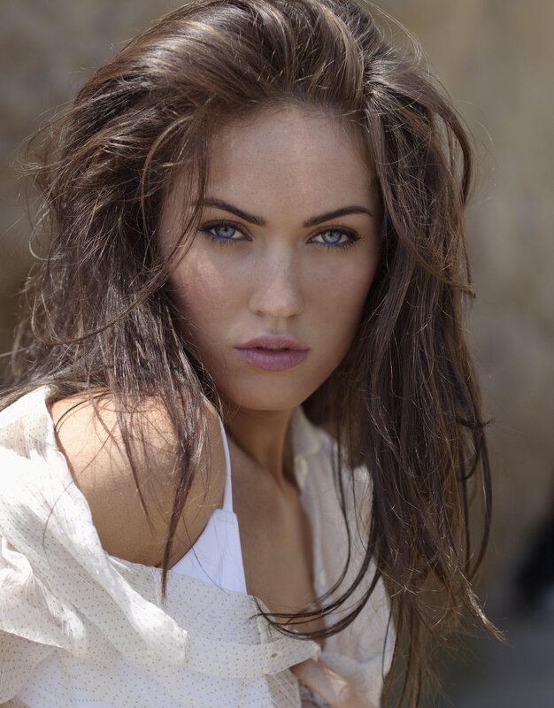 woman with blue eyes and brown hair