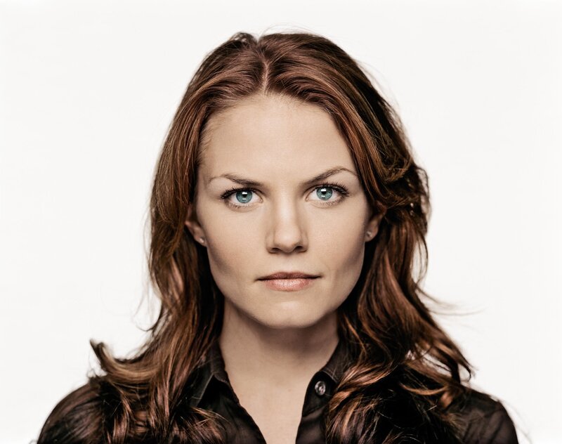 woman with blue eyes and brown hair