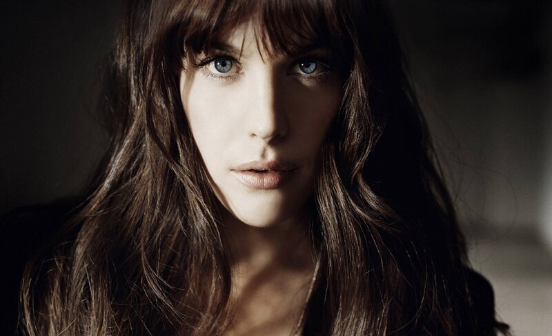 woman with blue eyes and brown hair