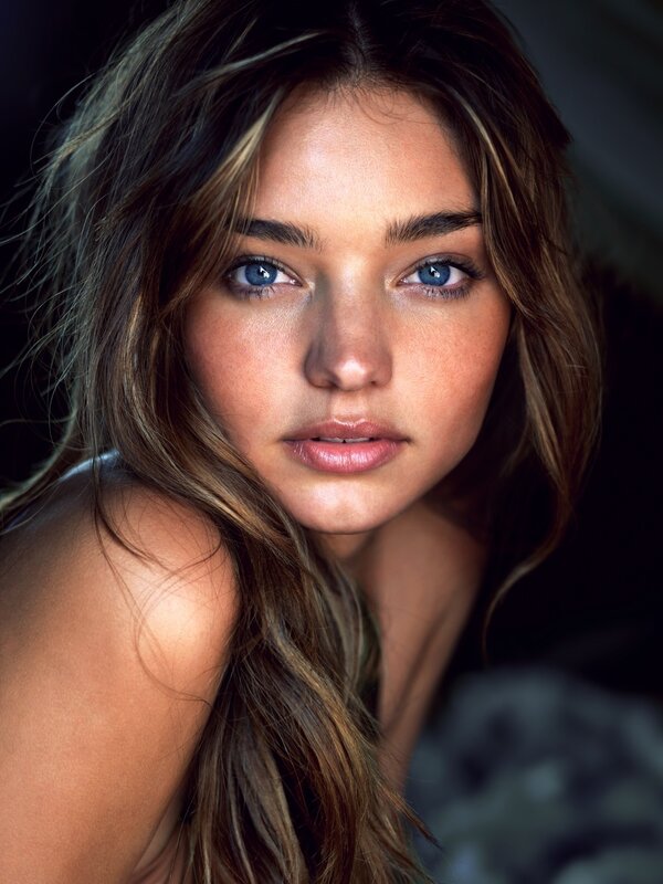 woman with blue eyes and brown hair
